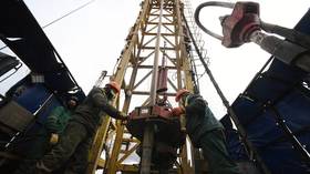 Цены на нефть подскочили после того, как Россия объявила о сокращении добычи